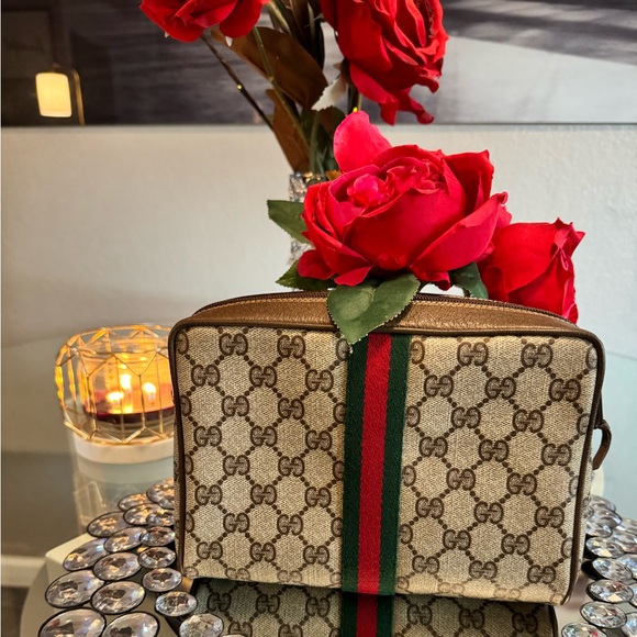 Authentic Gucci Clutch - Picture 9 of 9